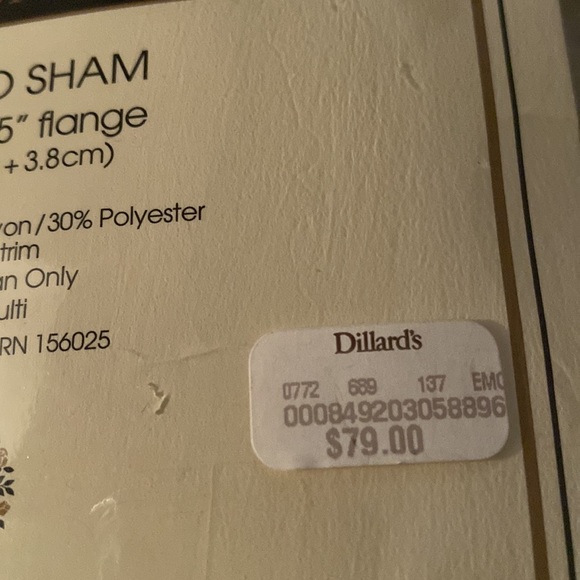 Rose Tree Emory ONE EURO SHAM
26" × 26" 1.5" flange
70% Rayon 30% Polyester NWT - Picture 7 of 7